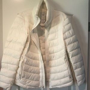 GAP white puffy jacket - water resistant